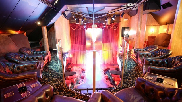 guide to gold coast strip clubs hollywood showgirls