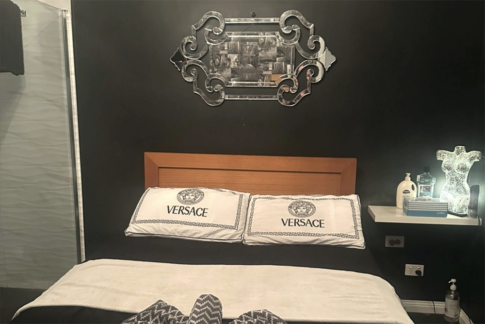Venus Babes Versace Bed